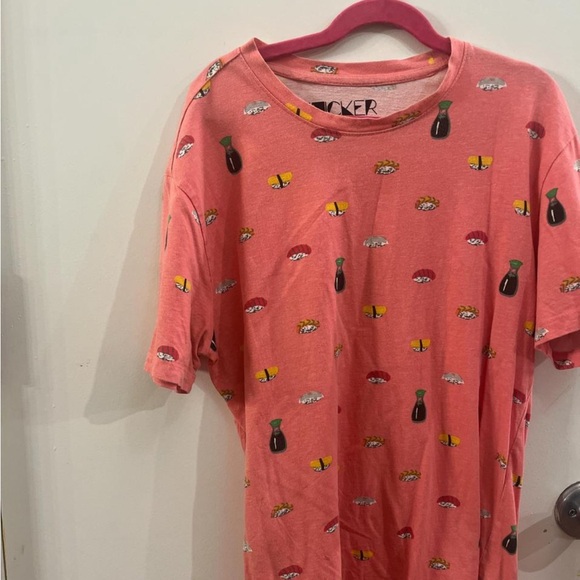 Tops - Pink sushi print t-shirt #sushilover🍣🍱
Perfect for a sushi making class